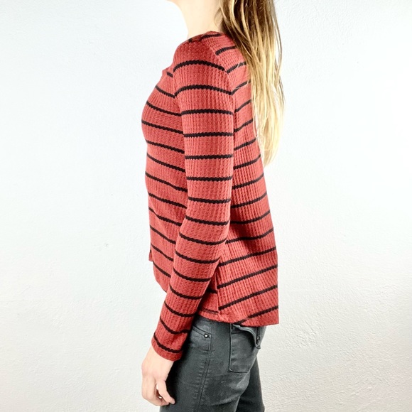 ARIZONA | 🐅 Orange & Black Striped Thermal-Style Long-Sleeved Sweater - Picture 2 of 10